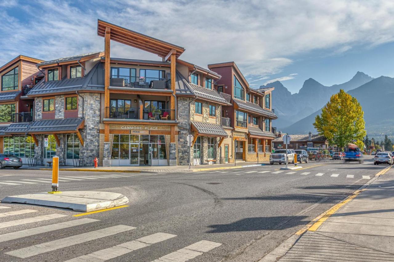 The Lookout - Top Floor Corner Unit With Stunning Views Villa Canmore Luaran gambar