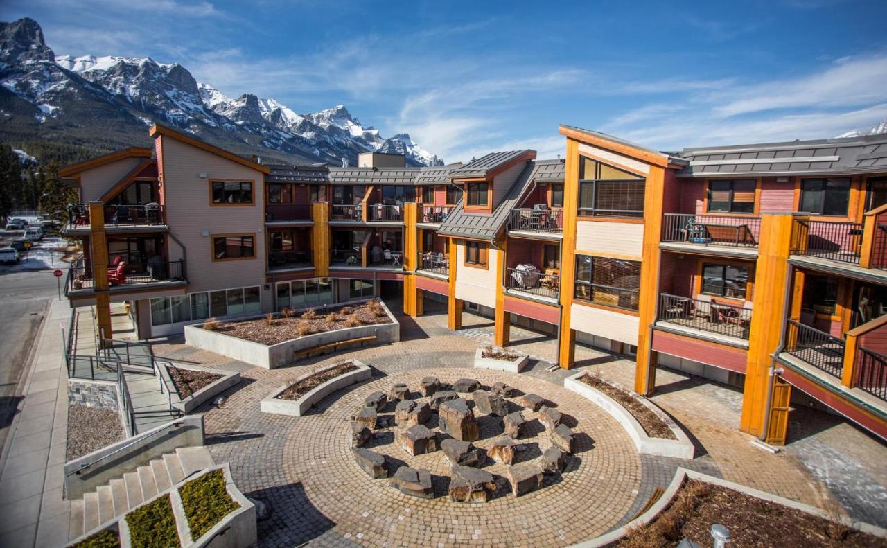 The Lookout - Top Floor Corner Unit With Stunning Views Villa Canmore Luaran gambar