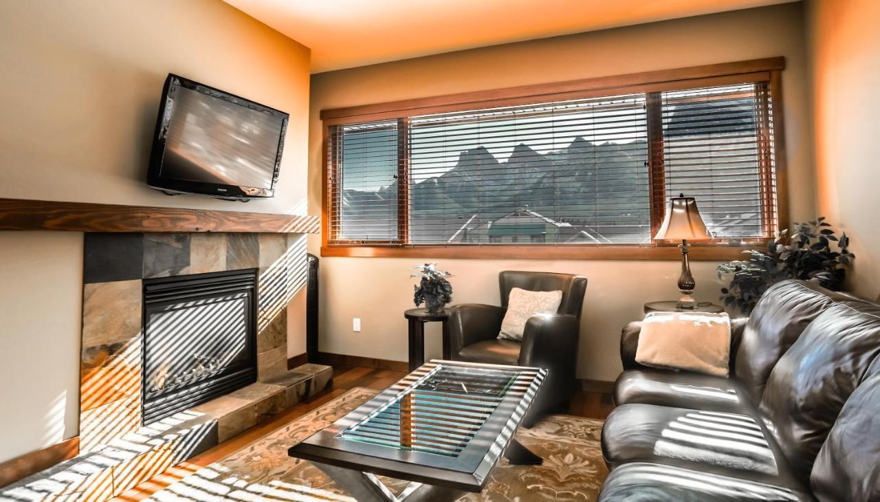 The Lookout - Top Floor Corner Unit With Stunning Views Villa Canmore Luaran gambar