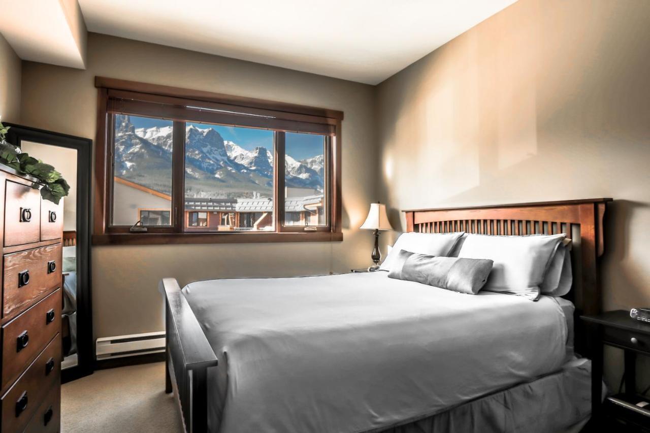 The Lookout - Top Floor Corner Unit With Stunning Views Villa Canmore Luaran gambar