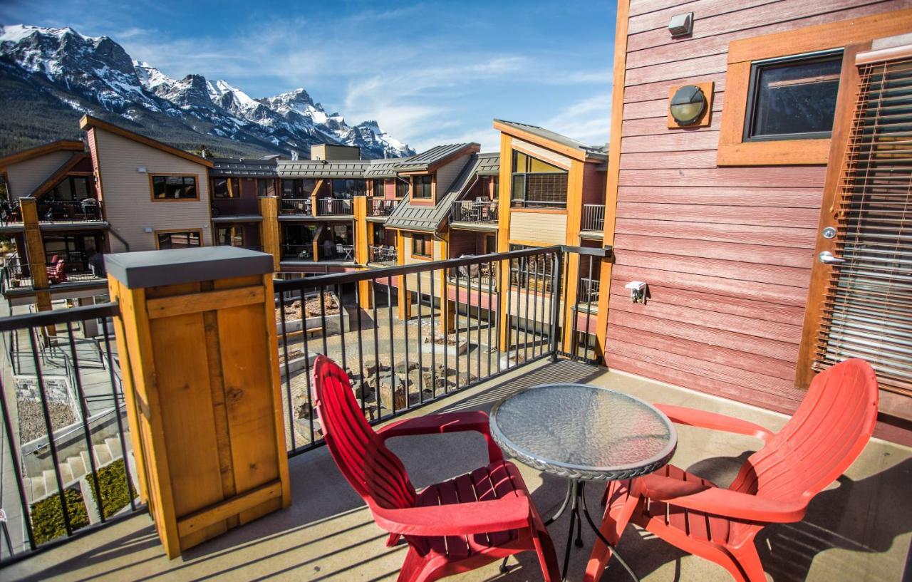 The Lookout - Top Floor Corner Unit With Stunning Views Villa Canmore Luaran gambar